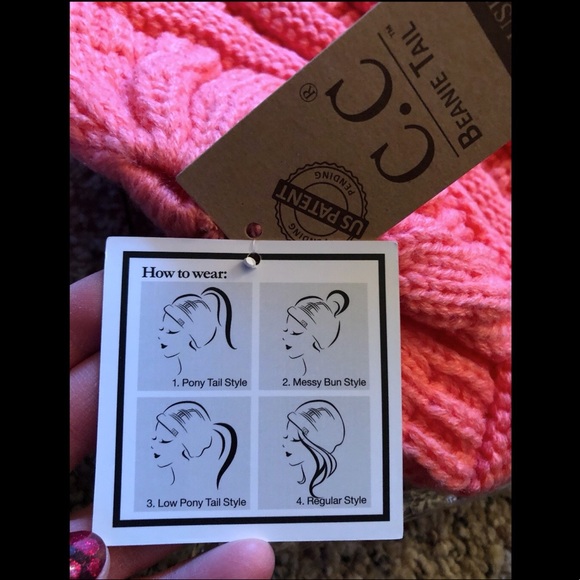 NWT C.C Messy Bun Beanie Tail - Picture 4 of 4